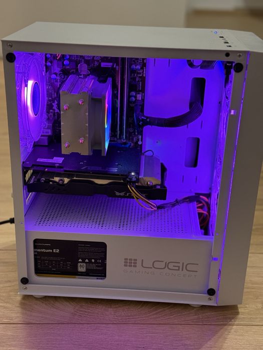 Komputer gamingowy z zestawem