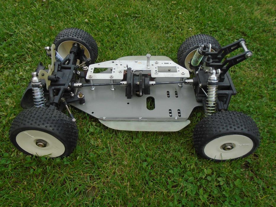 Podwozie Spalinowe Graupner NITRO 1:8 4WD Model RC