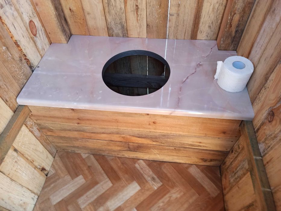 Sprzedam wychodek drewniany