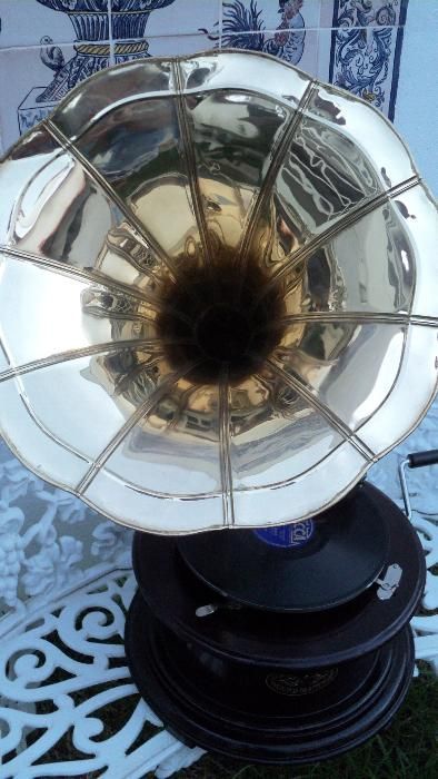 Record player with bell, gramophone64575276386433124