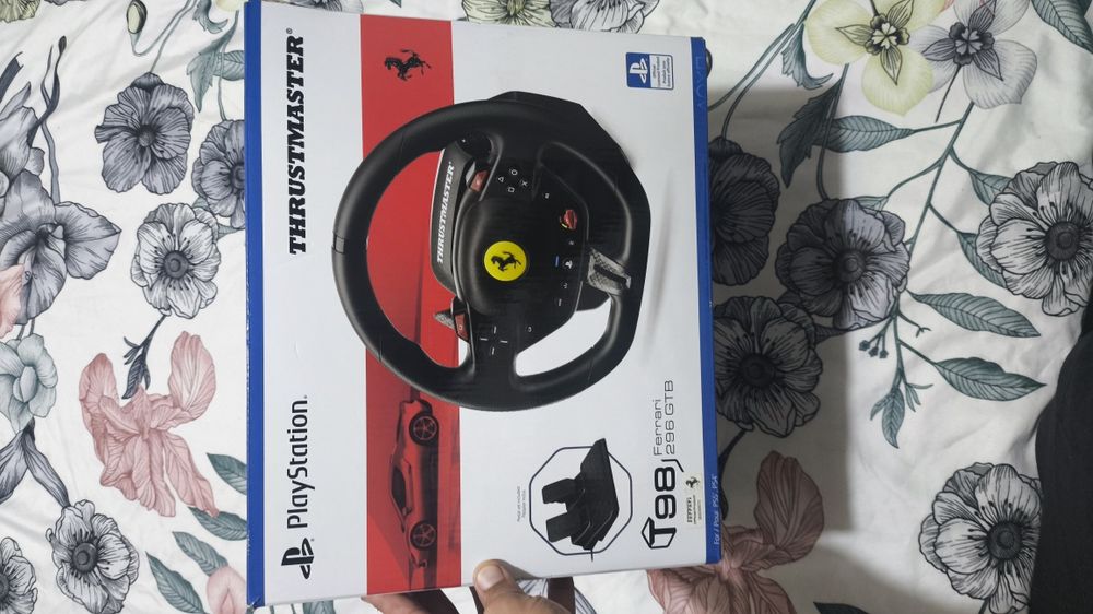 Thrustmaster T98 Ferrari 296 GTB / ps5 ps4