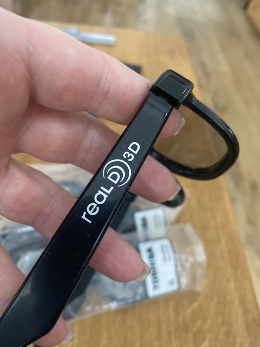 Nowe okulary 3 D. Tishiba