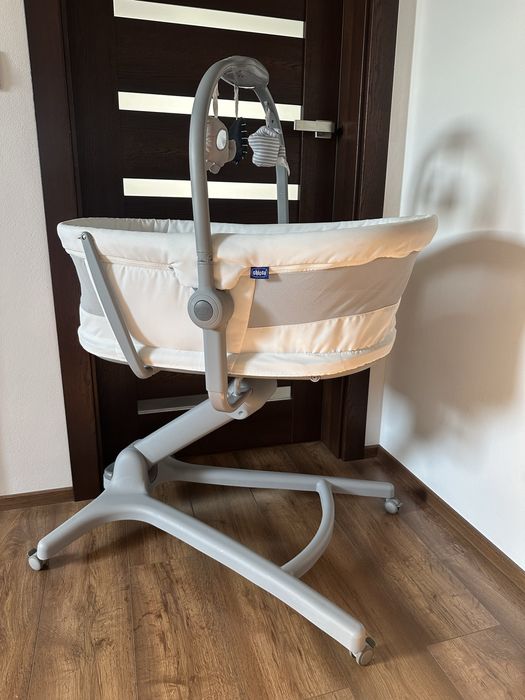 Chicco Baby Hug Pro 4w1 + materacyk i 2 prześcieradła