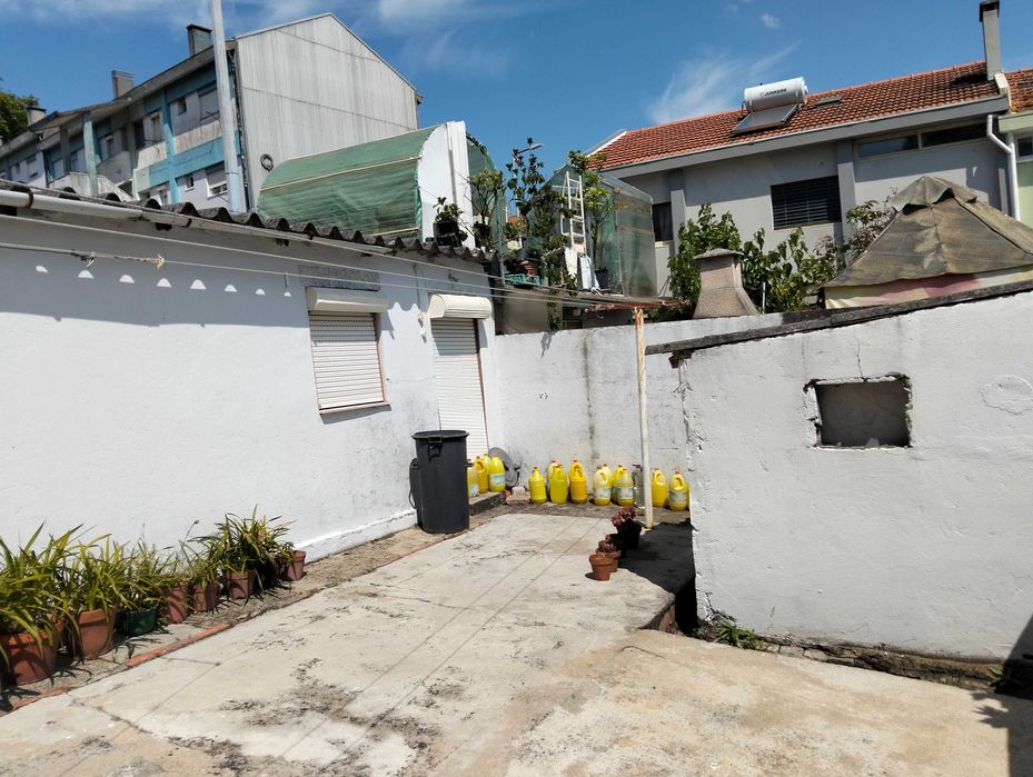 Vende-se Moradia T2 +1 -Bairro do Cedro