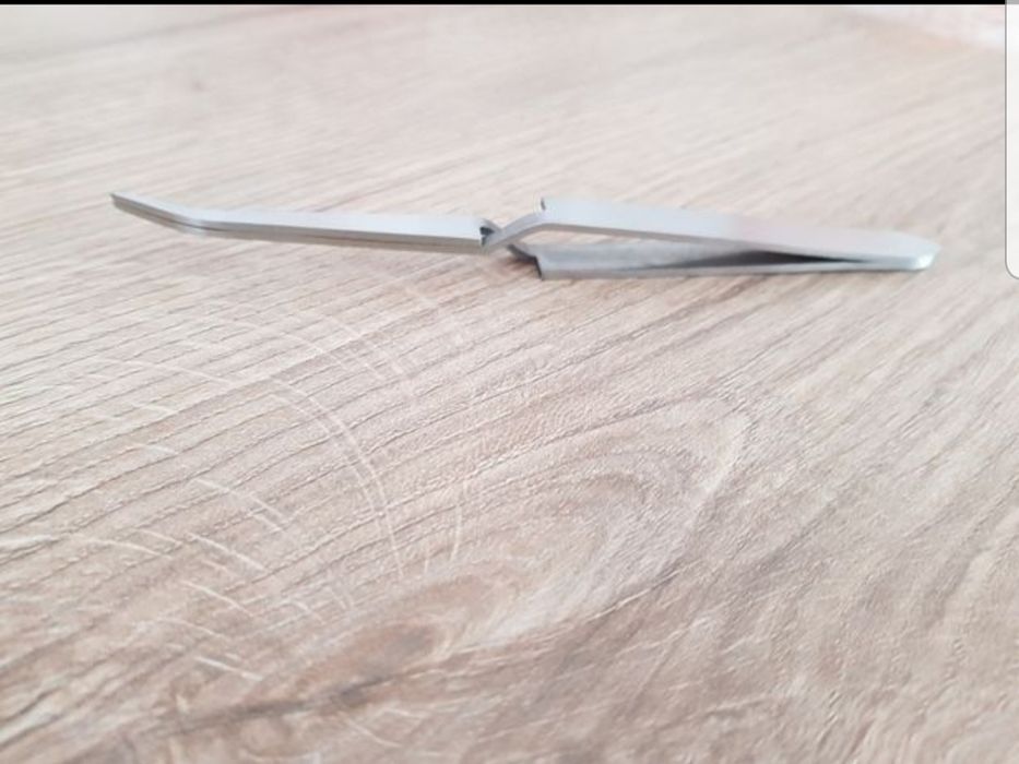 Pinça para curvatura em C - unhas de gel