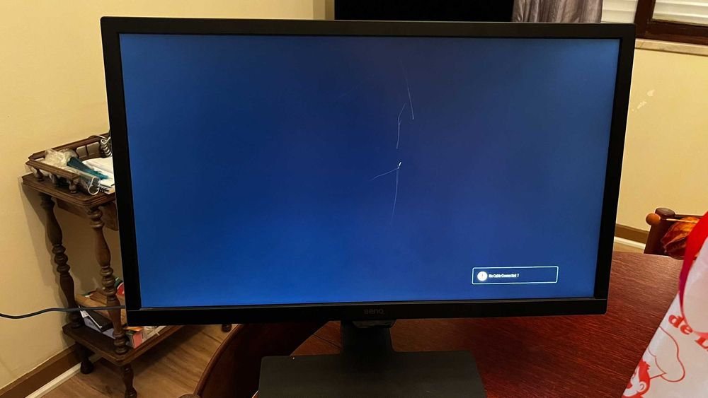Monitor BenQ 24" - com risco no ecrã, mas funciona perfeitamente