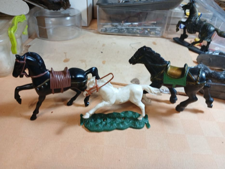 Фигурки кони