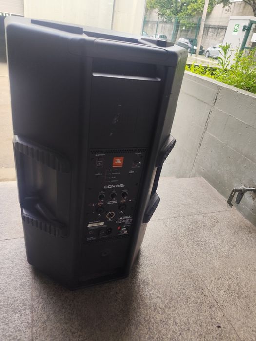 Colunas JBL EON615