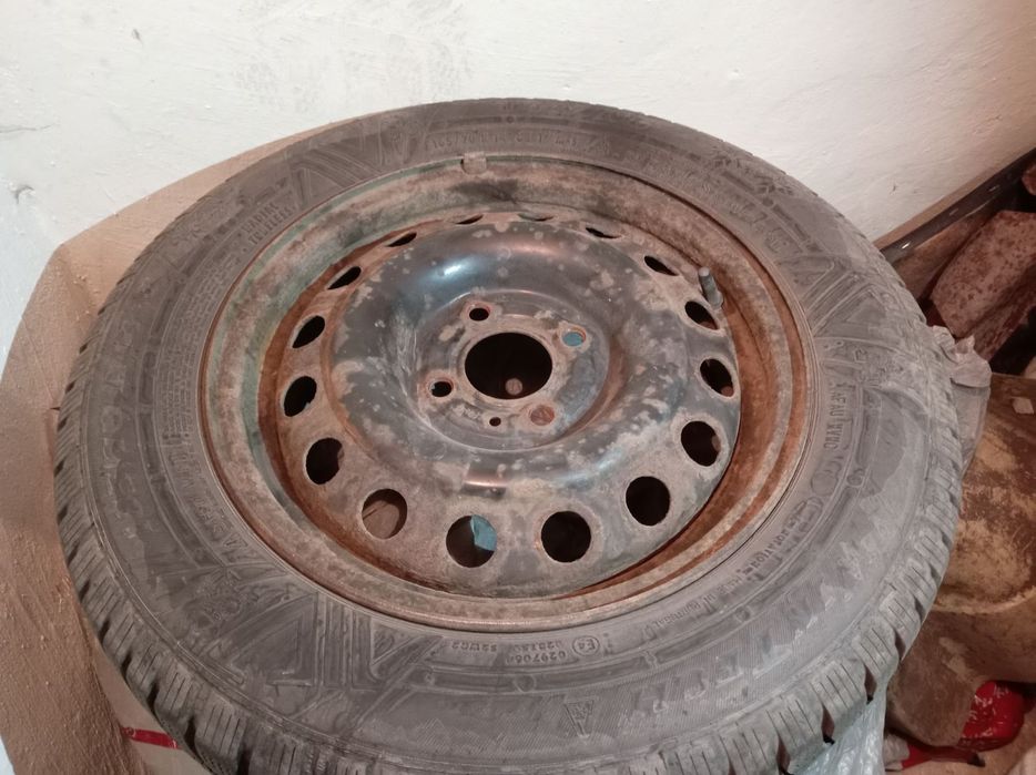 Продам резину зимнею с дисками