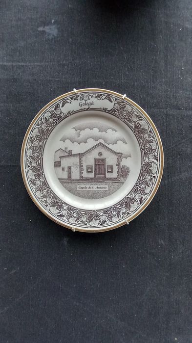 Pratos de coleção única da vila da Golegã