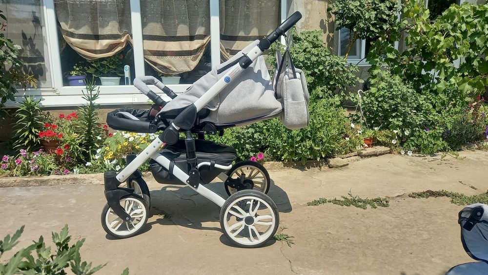 Коляска 3:1 з амортизаторами.