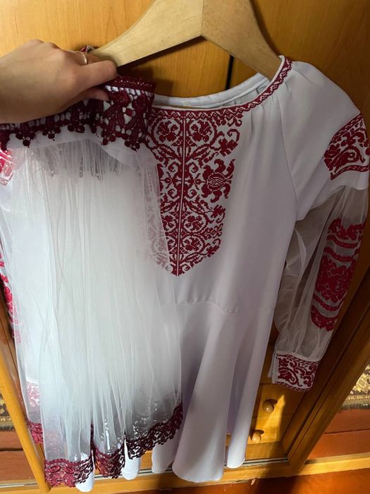 Продам вишите плаття яке одягала тільки двічі