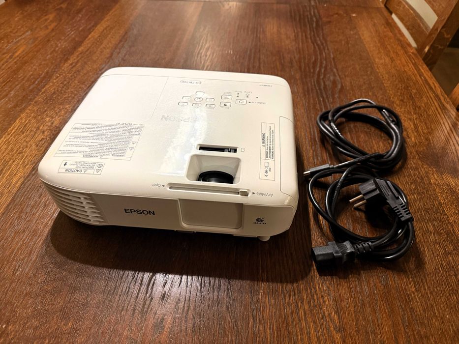 Rzutnik Epson EH-TW740