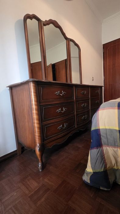 Quarto Antigo com colchão