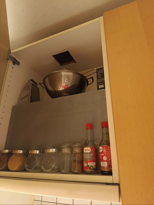 Meble kuchenne IKEA, fronty w kolorze drewna, blat biały