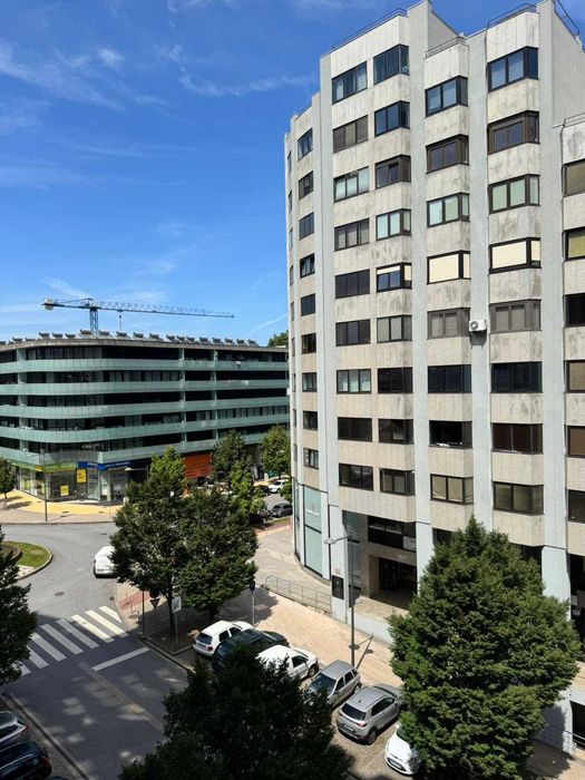 Arrendo T2 com garagem no centro de Valença — Av. de São Teotónio (Edifício Lepanto)