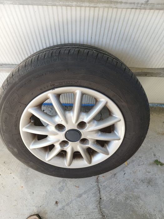 Jantes do corsa b com quatro pneus novos