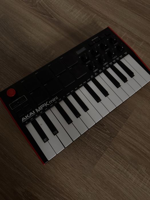 Akai MPK Mini 3 ( Midi keyboard )