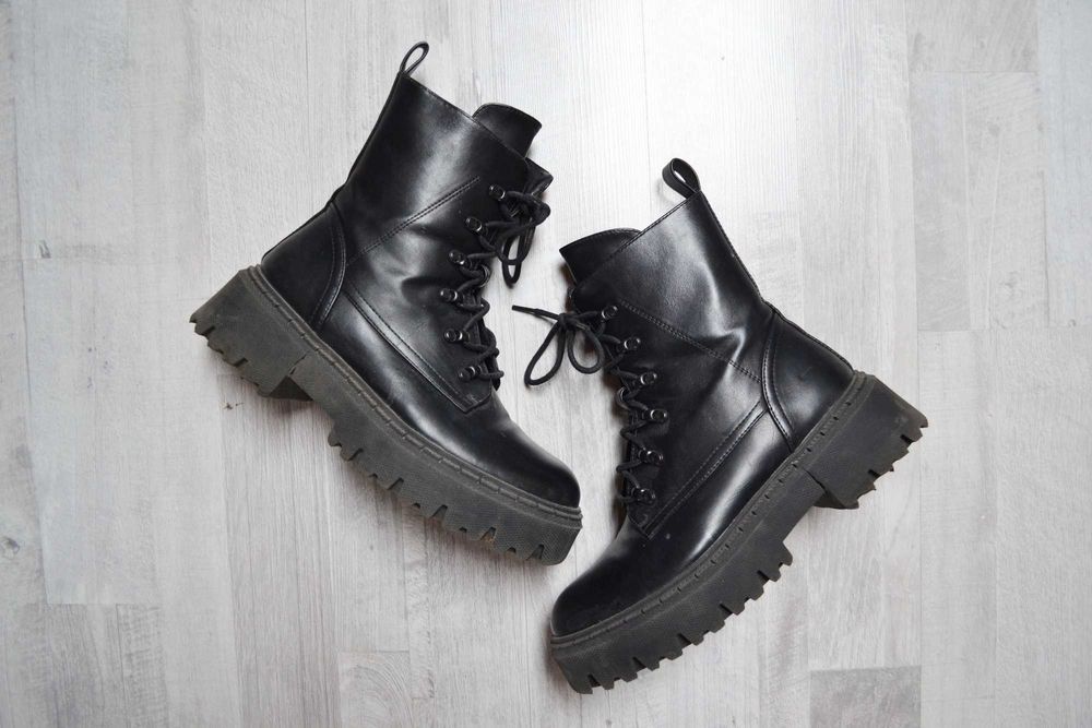 Trapery czarne 41 buty zimowe glany