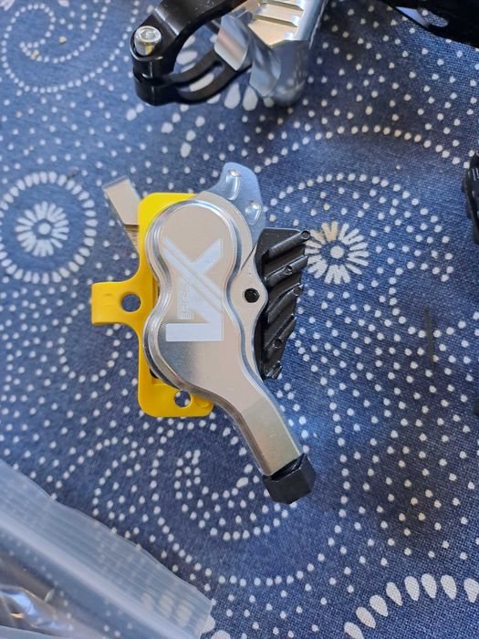 Hamulce 4 tłoczkowe Zrace jak Trickstuff piccola