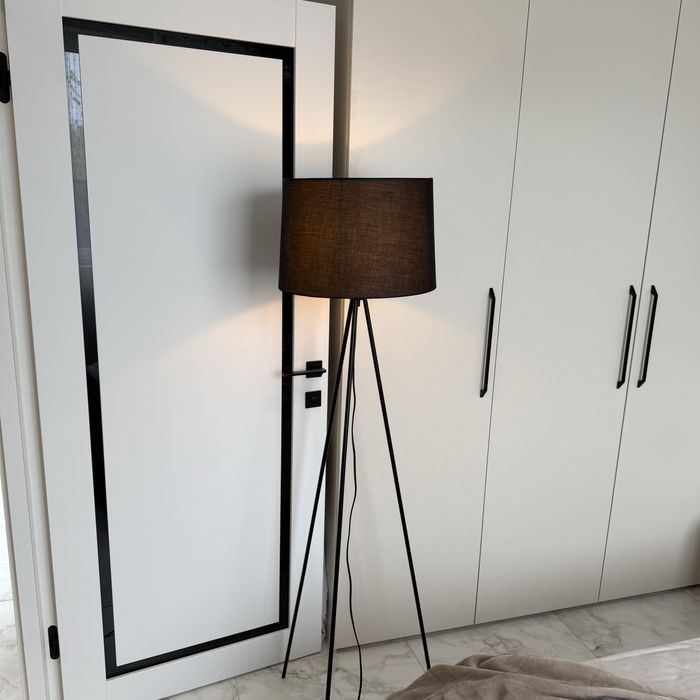 Дизайнерський чорний торшер