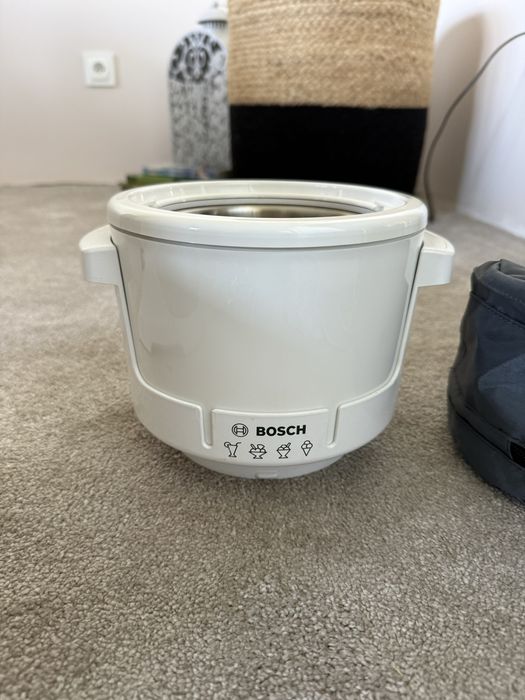 Bosch MUM6 1000W robot kuchenny + blender + szatkownica + wyciskarka + lody