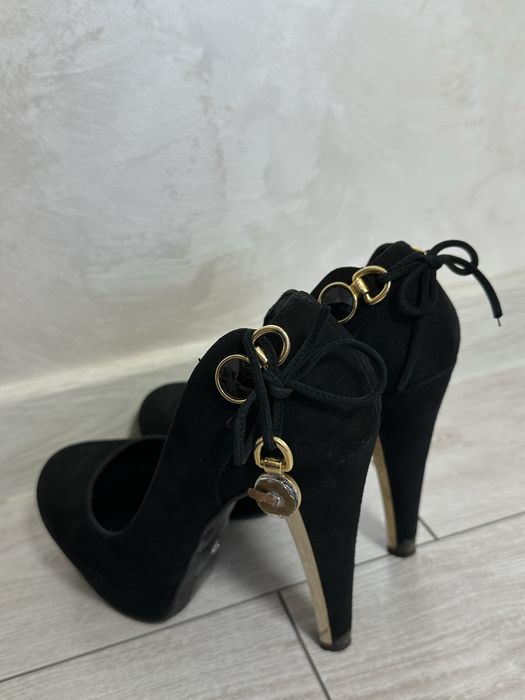 Туфлі чорні Tucino