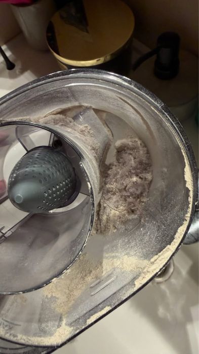 Оренда пилососу з UV промінням для чистки мʼяких меблів