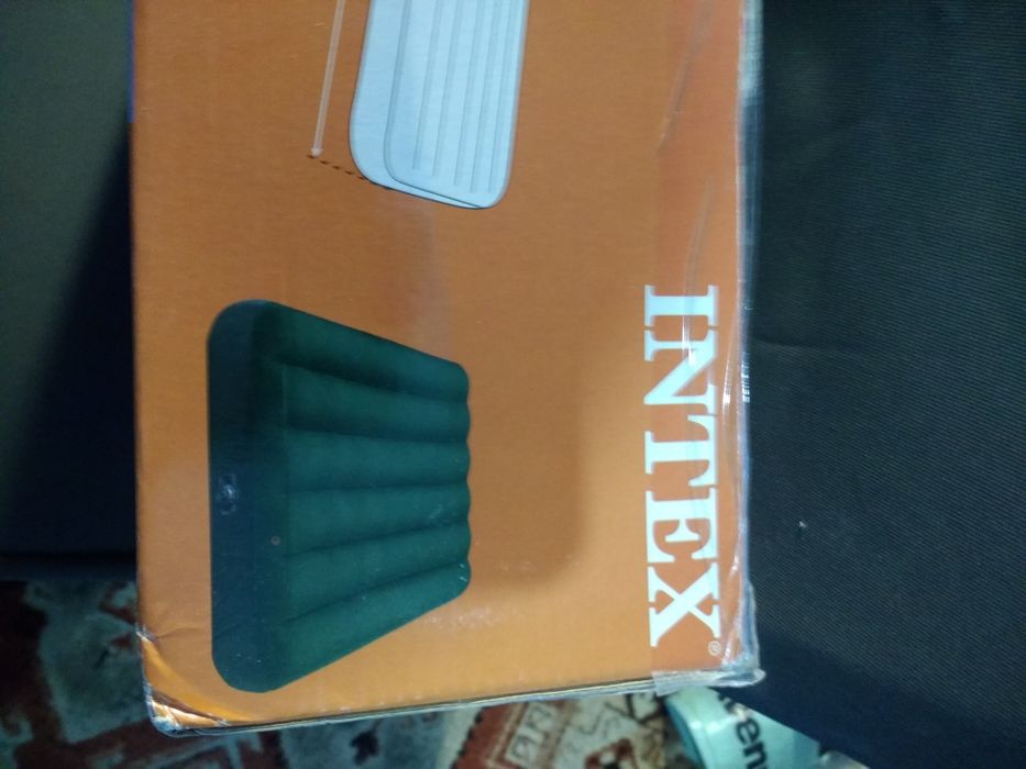 Велюровий полуторний надувний матрац  з електронасосом  фірми  INTEX