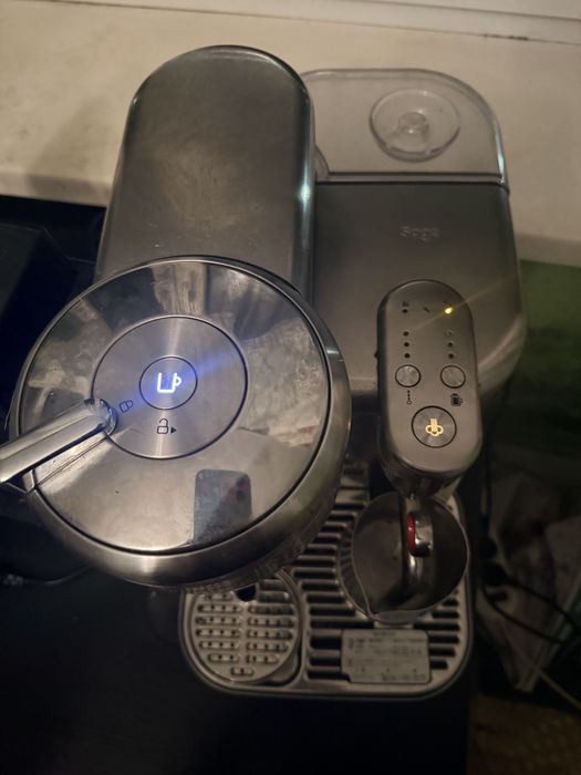 Ekspres kapsułkowy Sage Nespresso Creatista Vertuo, stal nierdzewna.