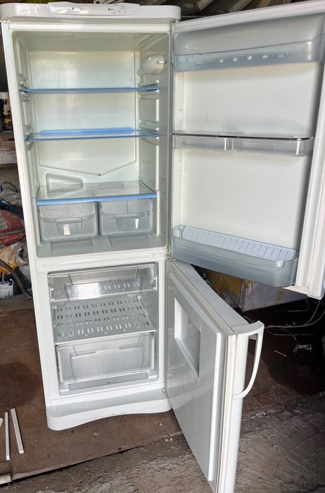 Холодильник INDESIT