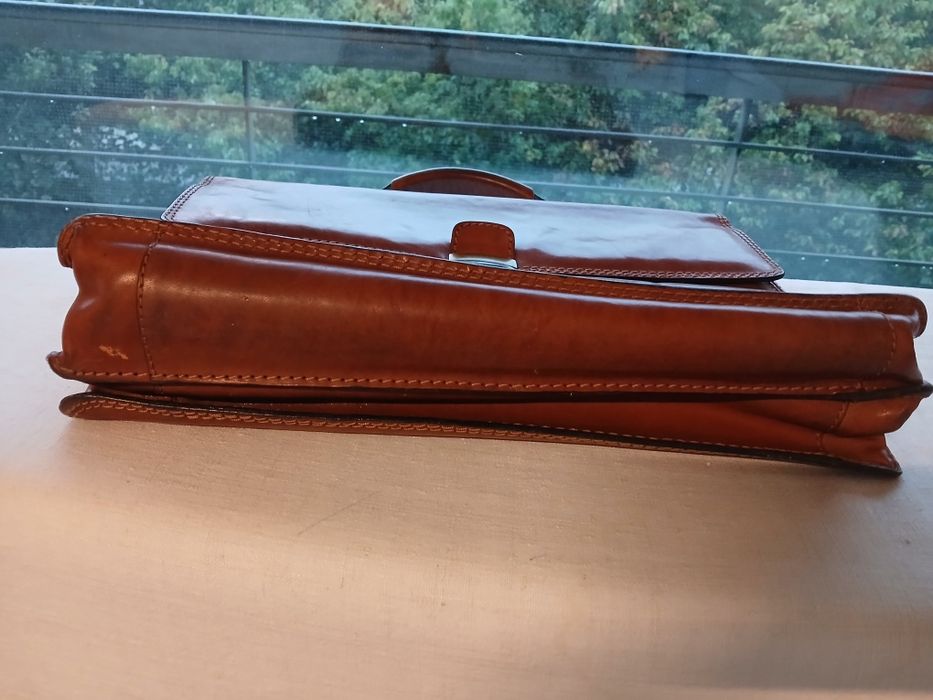 Pasta de executivo/professor, em couro.