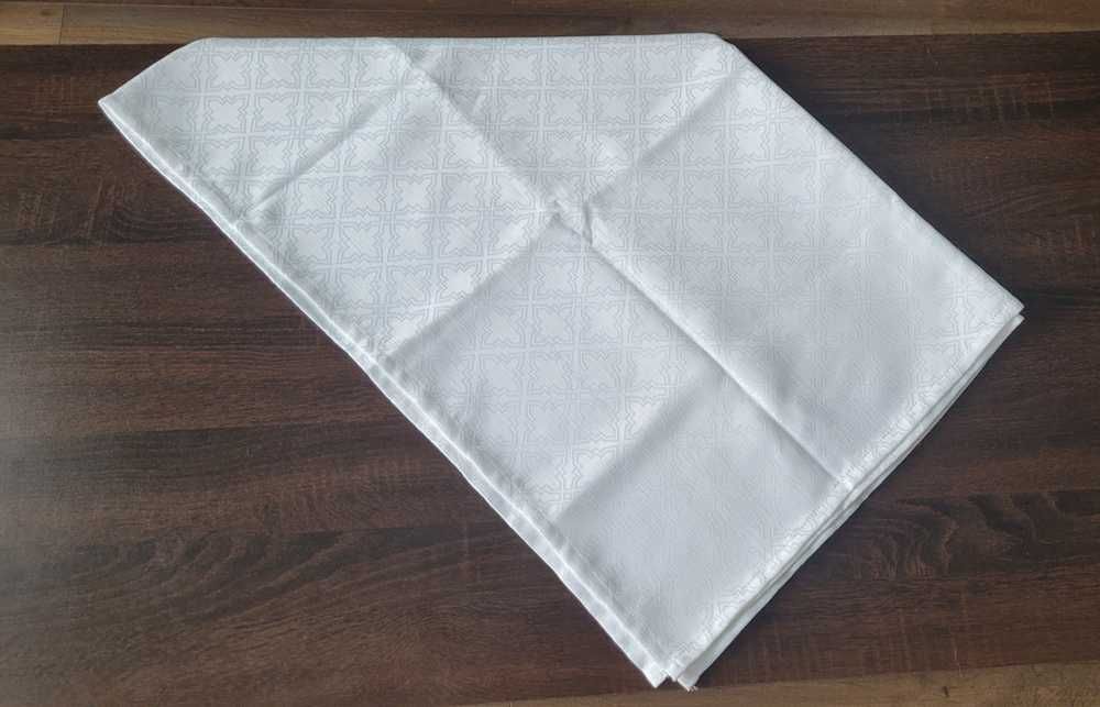 Biały obrus 187x119 cm