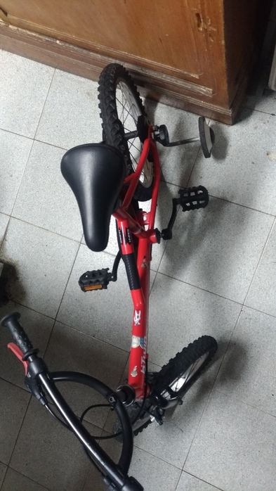 Bicicleta b'twin Hyper Hero mais Capacete Uns Carjr M