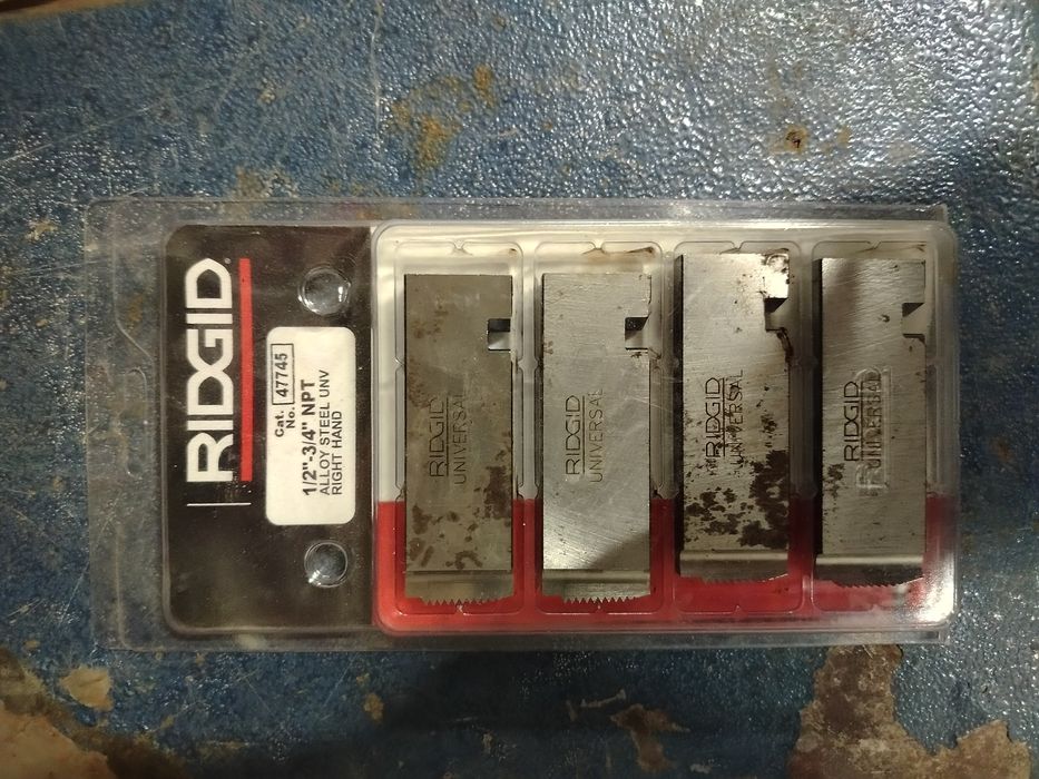 Nowe noże do maszyny gwintującej Ridgid.