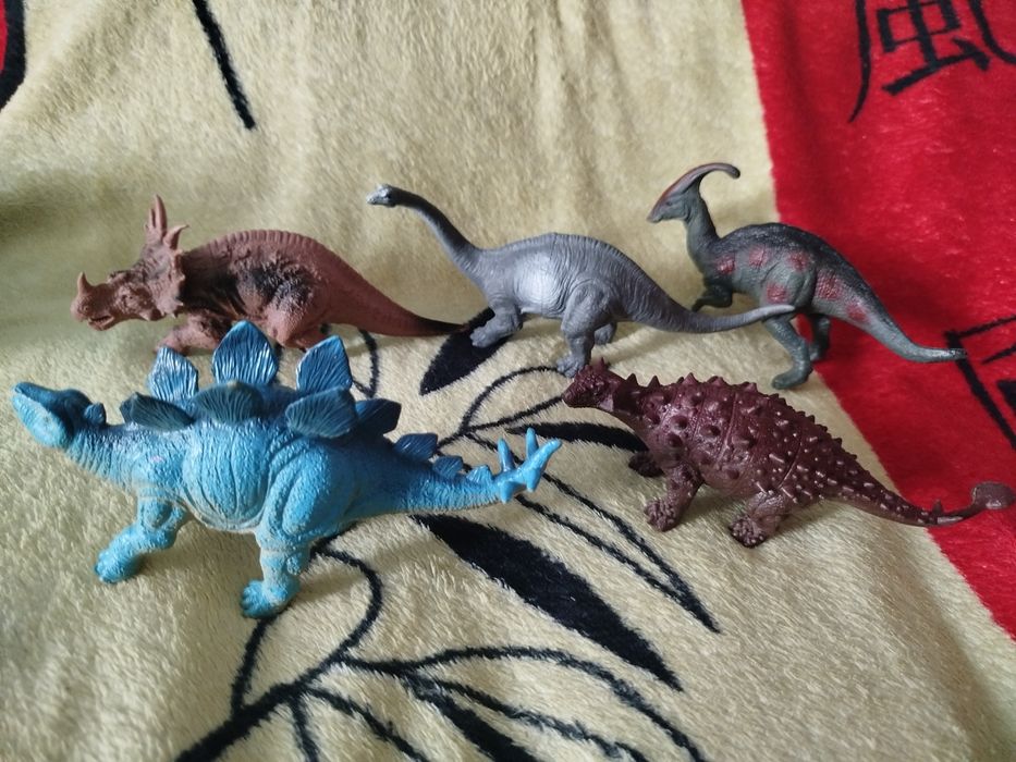 Динозаври, іграшки