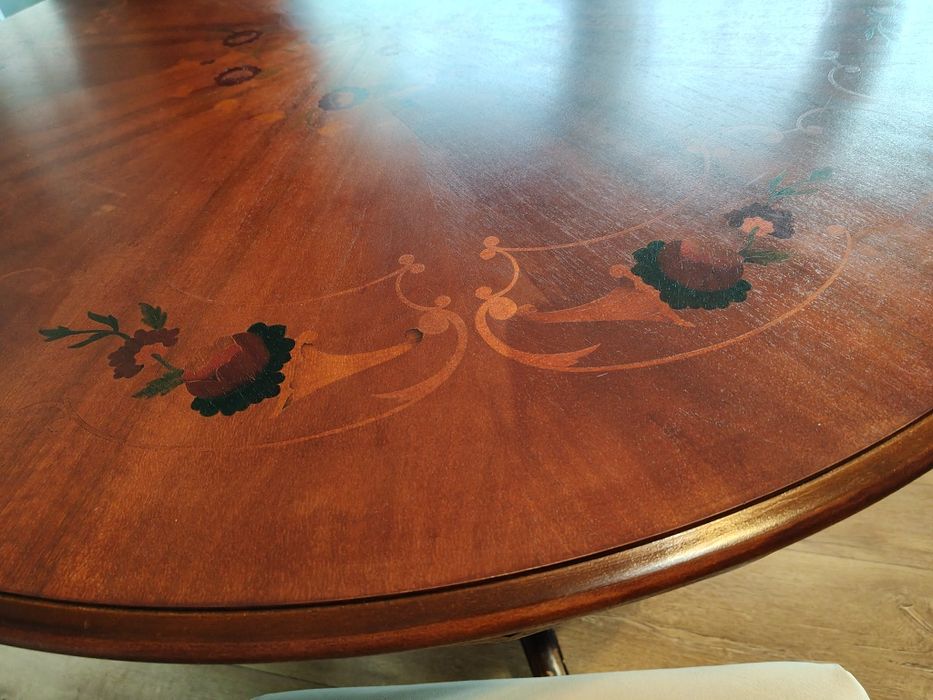 Stół okrągły drewniany rzeźbiony