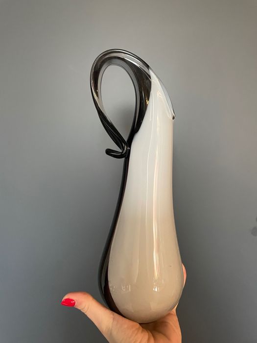 Kolorowe szkło PRL wazon czarno biały