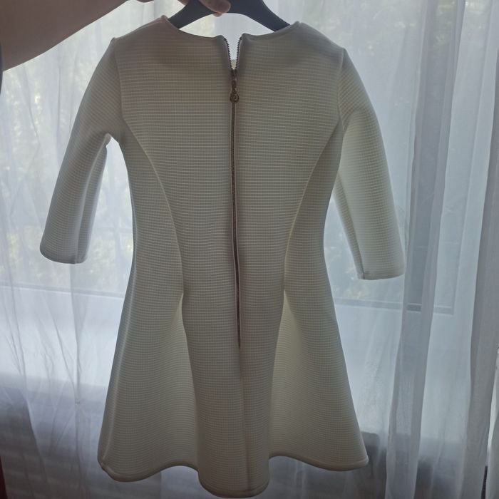 Біле плаття для дівчинки