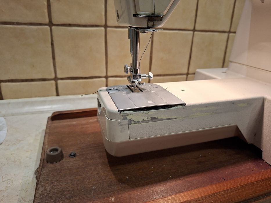 Maszyna do szycia łucznik  877