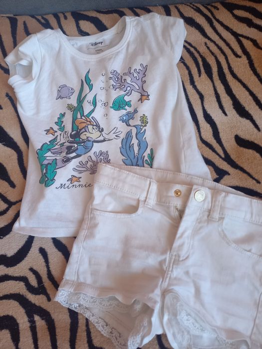 Продам фирменный костюм на девочку белые шорты футболка H&M Disney