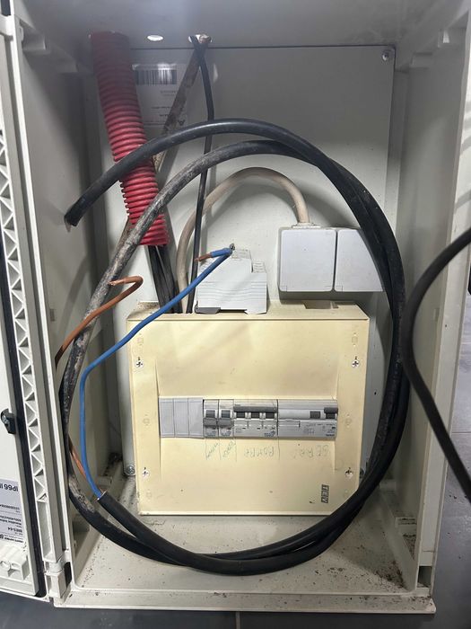 Coffret Industrial Monobloco Uriarte Safetybox BRES-IP66 + Disjuntor