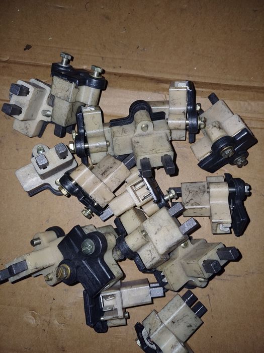 Продам Щеткодержатель генератора 2-х контакнт. КАМАЗ, ГАЗ-53, ЗИЛ