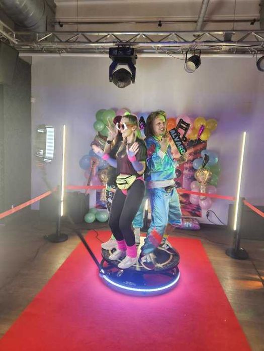 Fotobudka 360 -  Atrakcja na Urodziny Wesele Imprezę