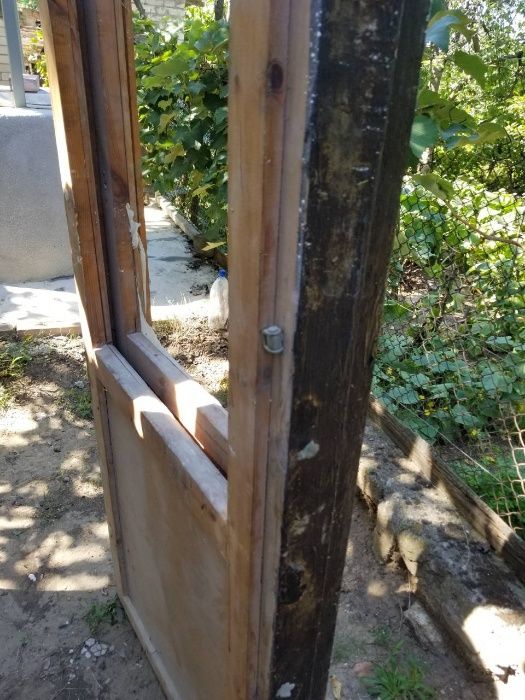 Продаю деревянные: окна и дверь балконная