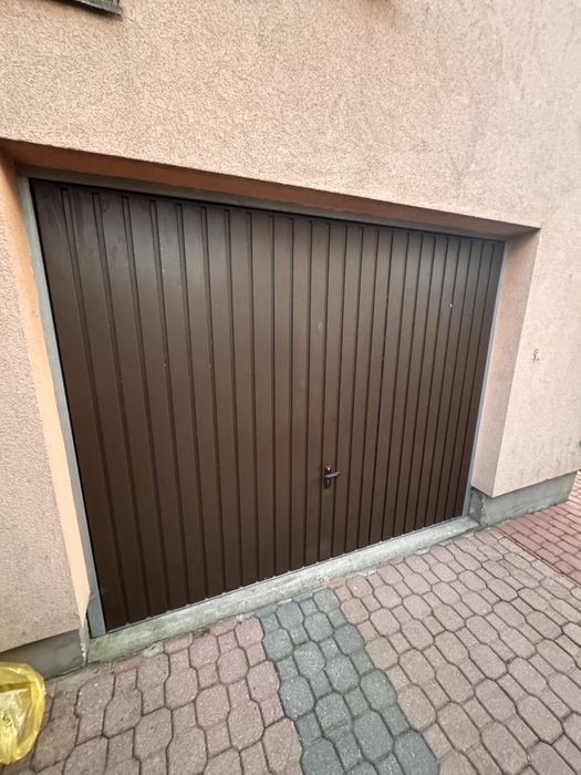 Brama garażowa wiśniowski