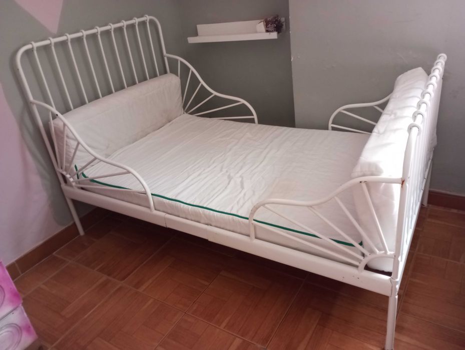 Cama infantil ferro branco IKEA/ ajustável.
