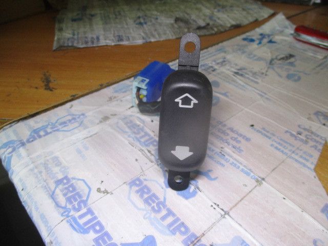 Comando / botão / interruptor vidros frente direito NISSAN Primera Hat