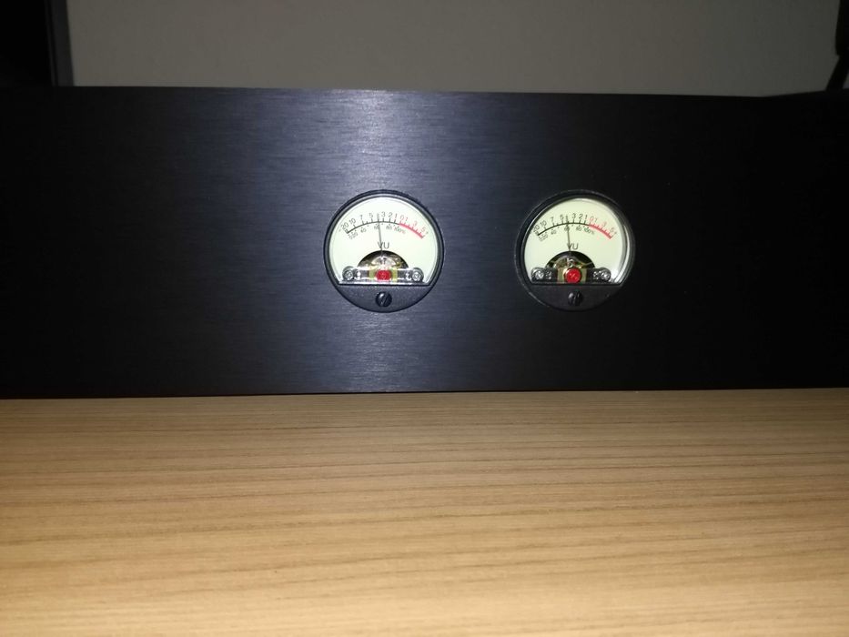 Bufor lampowy class A ze wskaźnikami VU analog