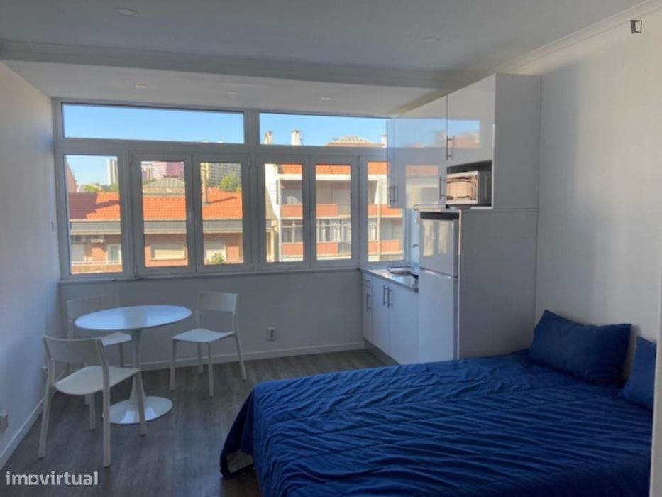 Estúdio - localizado em Sete Rios Lisbon